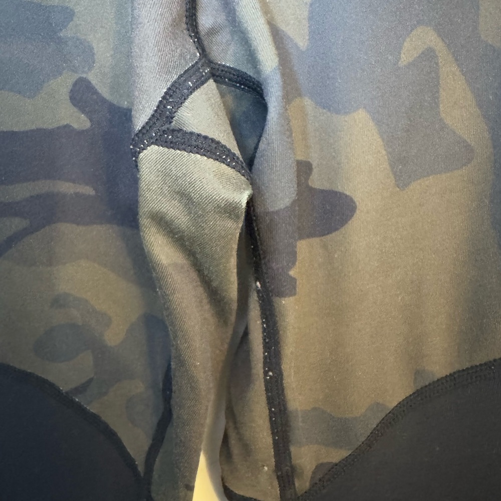 Carbon38 Green Camouflage And Black Leggings Sz M… - image 4